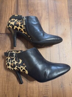 Women's Essex Lane Black Leather Ankle Booties with Real Cow Hair Fur. Sz 8.5M